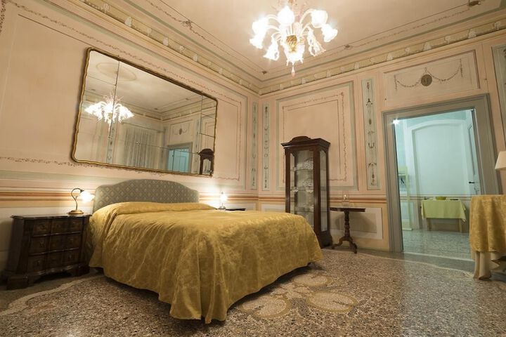 Room 3 of 32
