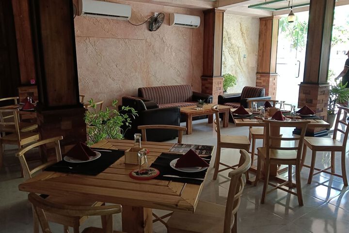 Dining 46 of 67