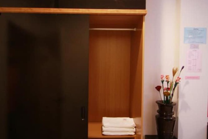 Room 7 of 11