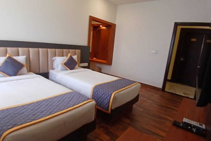 Room 6 of 27