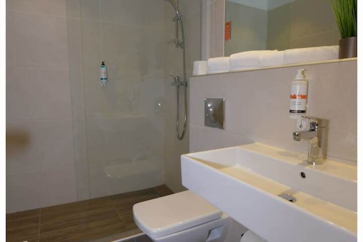 Room 35 of 48