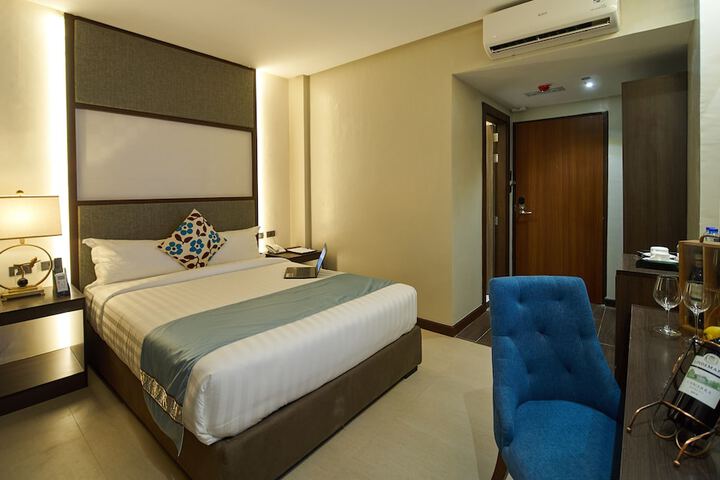 Room 18 of 30