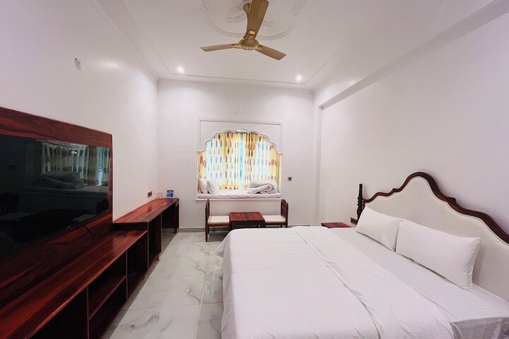 Room 9 of 23