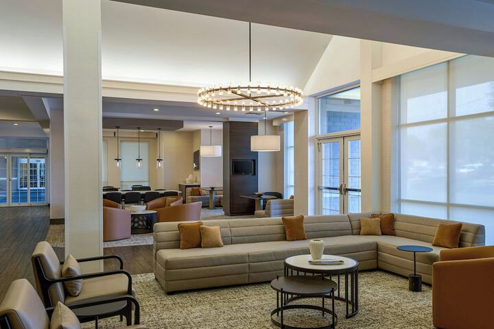 Lobby lounge