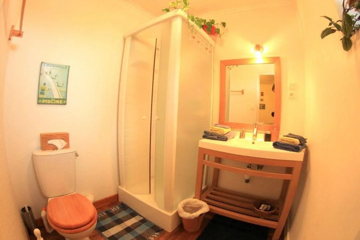 Room 7 of 24