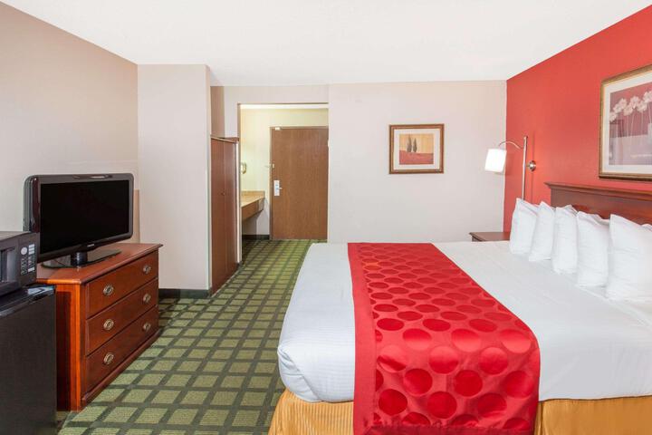 1 King Bed (26 of 26)