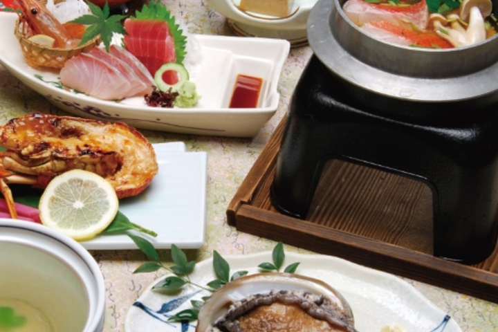 Spiny lobster, abalone, splendid alfonsino kamameshi