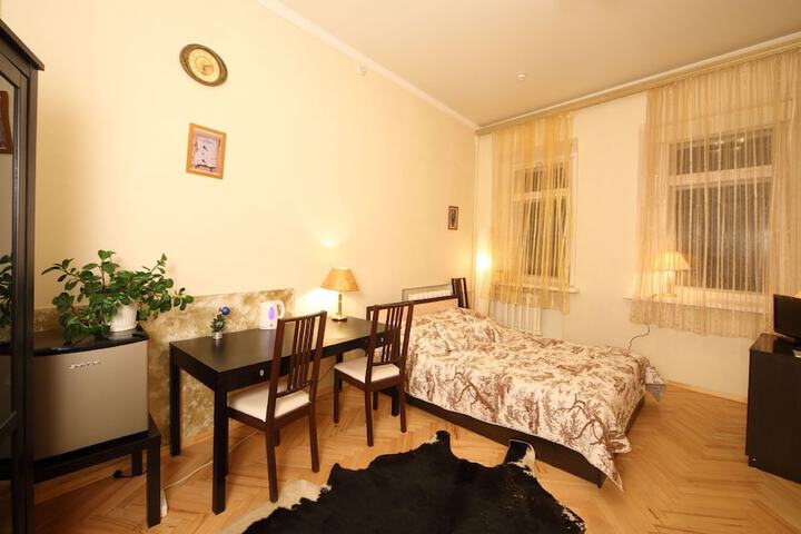 Room 4 of 62