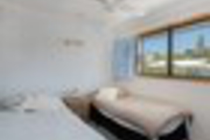 Room 5 of 78