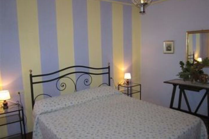 Room 17 of 33