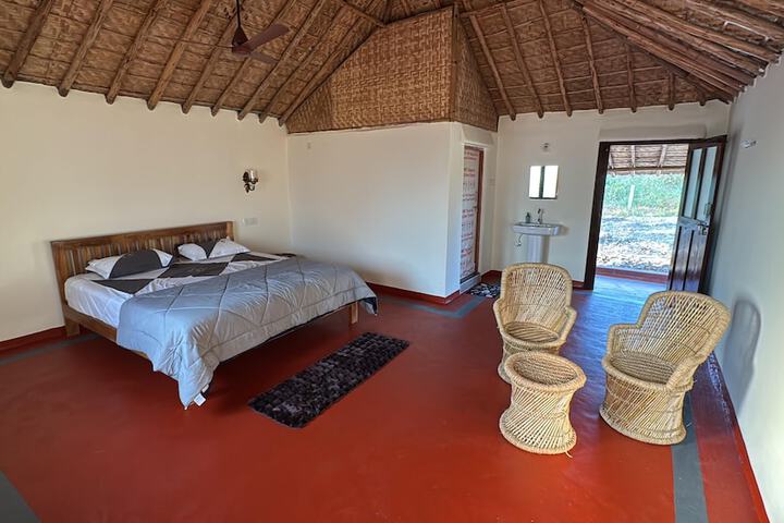 Room 4 of 16