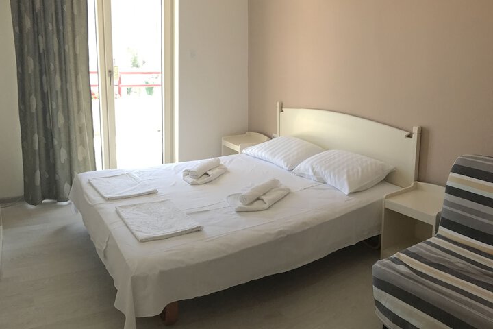 Room 16 of 52