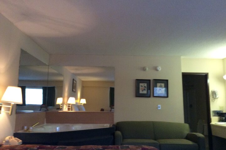 Room 10 of 35