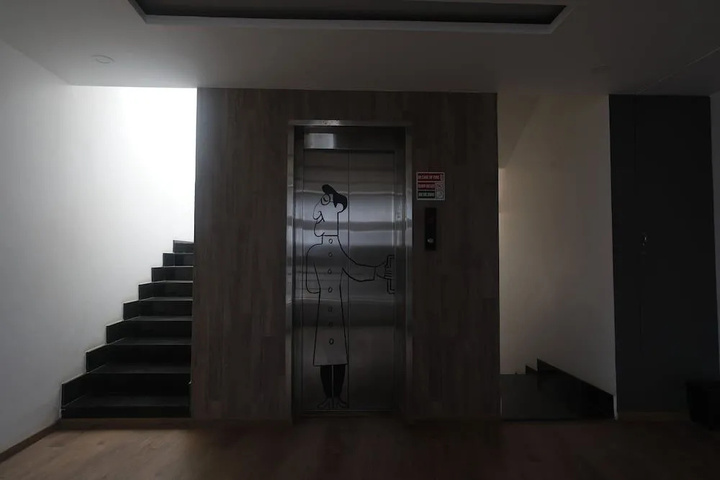 Room 10 of 27
