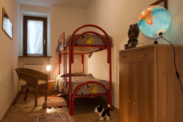 Room 3 of 37