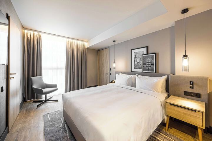 Room 27 of 108