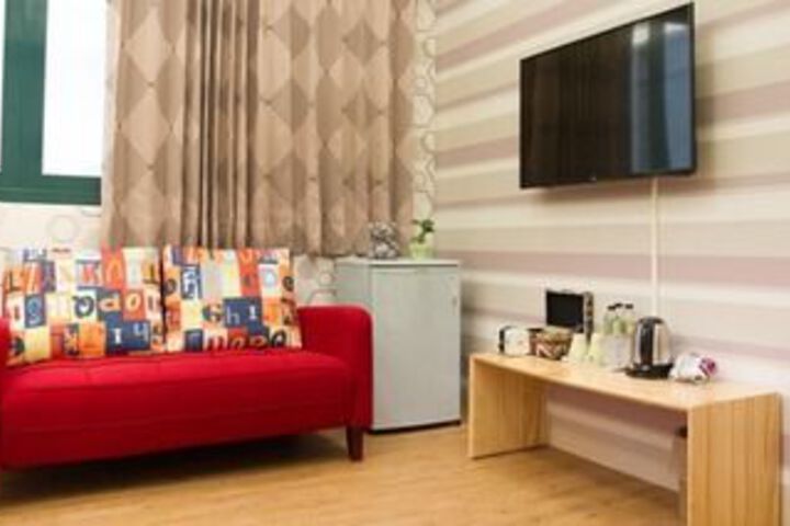 Room 13 of 20