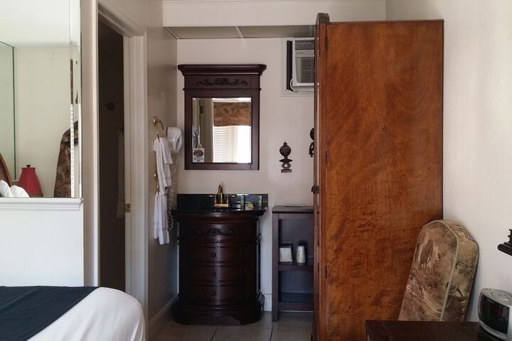 Room 6 of 45
