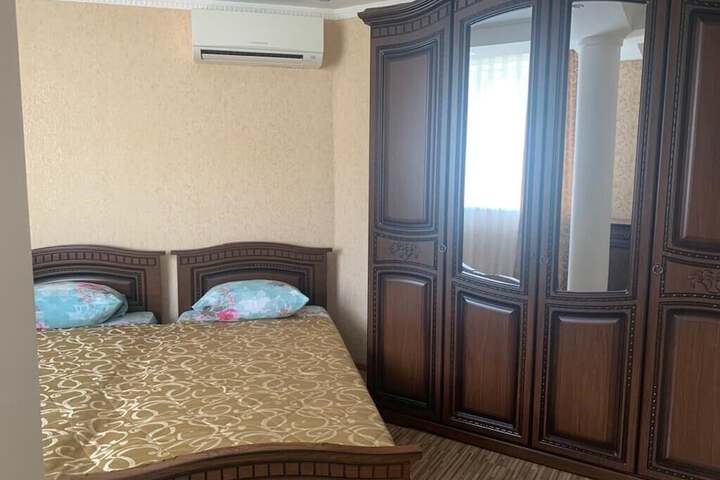 Room 12 of 26