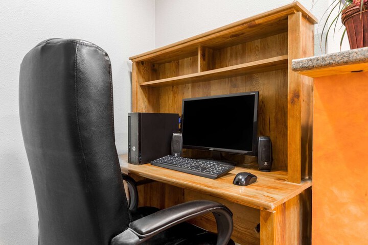 Business Center 30 of 30