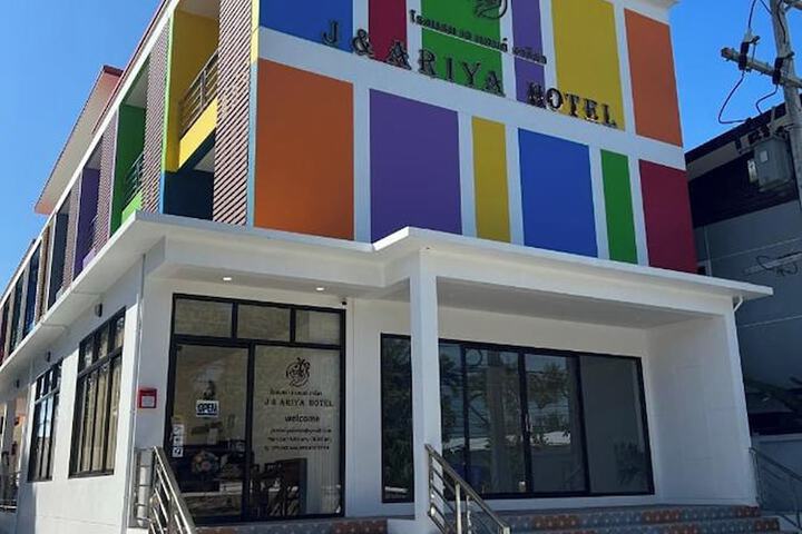J & Ariya Hotel
