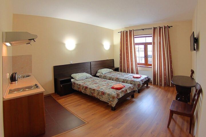 Room 4 of 63