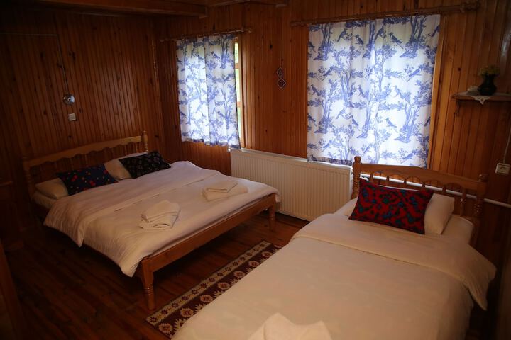 Room 15 of 77