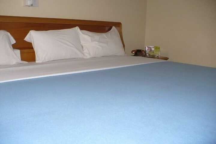Room 3 of 43