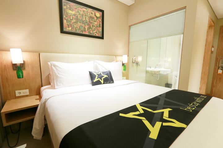 Room 7 of 33