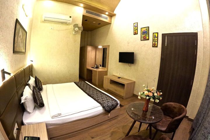 Room 28 of 125