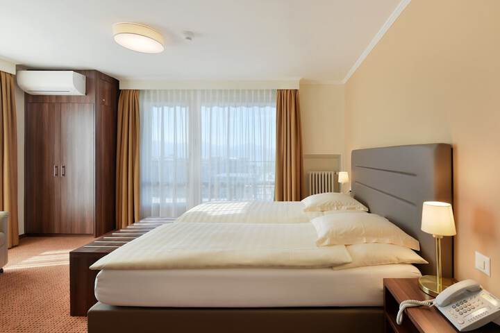 Room 17 of 65