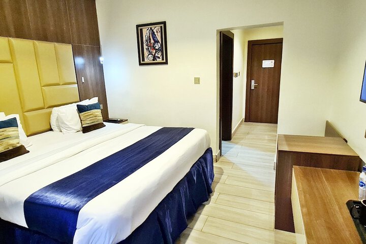 Room 4 of 51