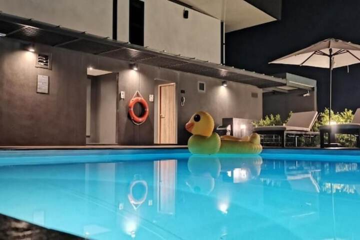 Pool 17 of 36