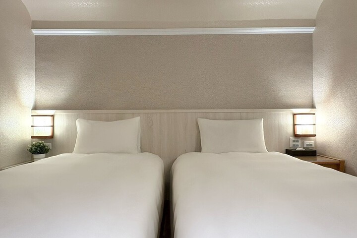 Room 32 of 45