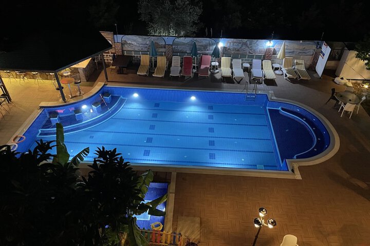 Pool 14 of 21