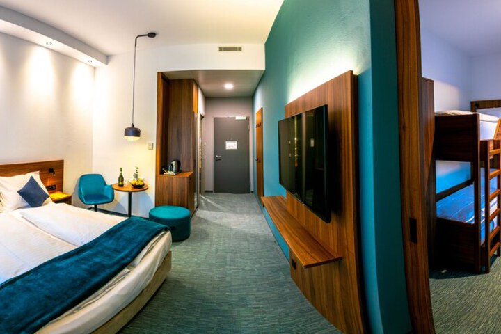 Room 15 of 107