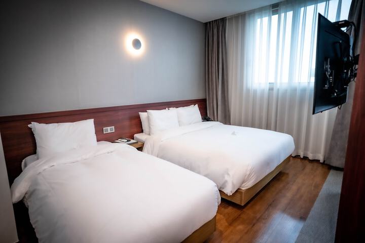 Room 19 of 54
