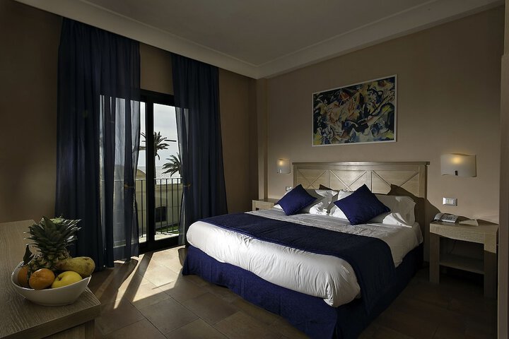 Room 7 of 32