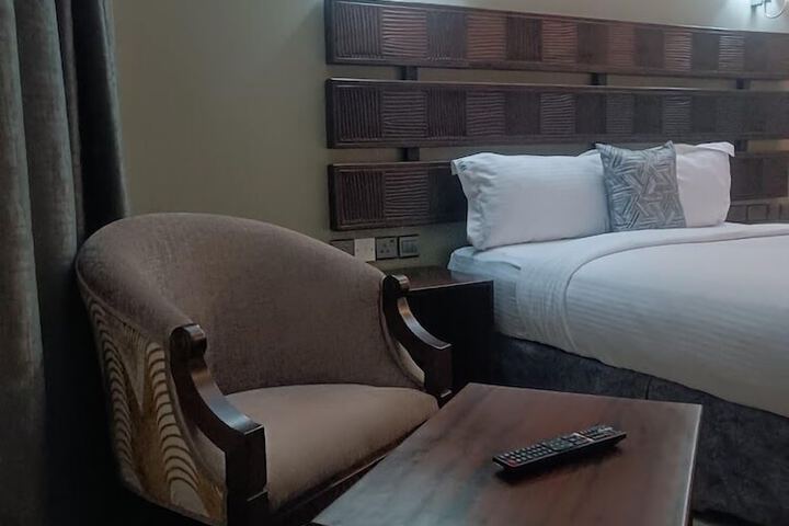 Room 3 of 110