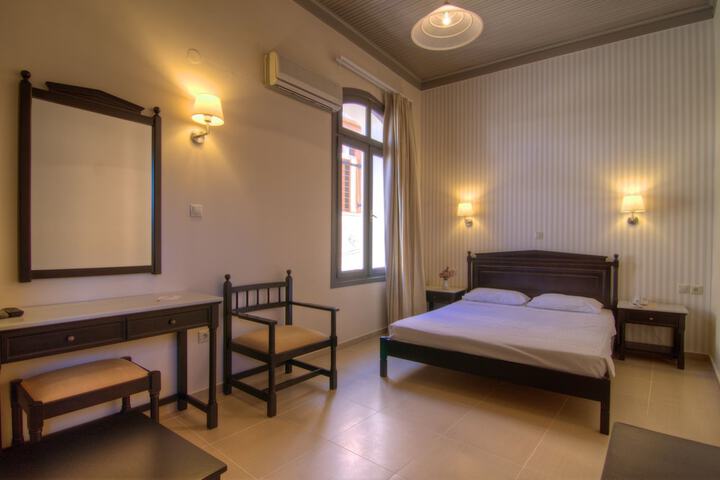 Room 5 of 33