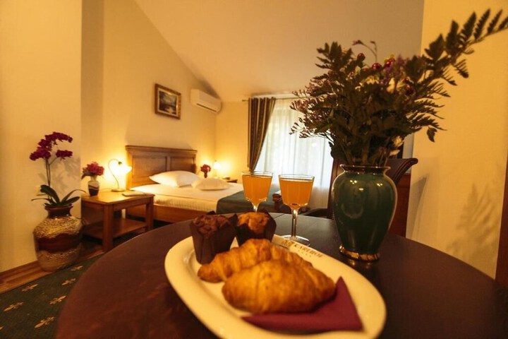 Room 28 of 90