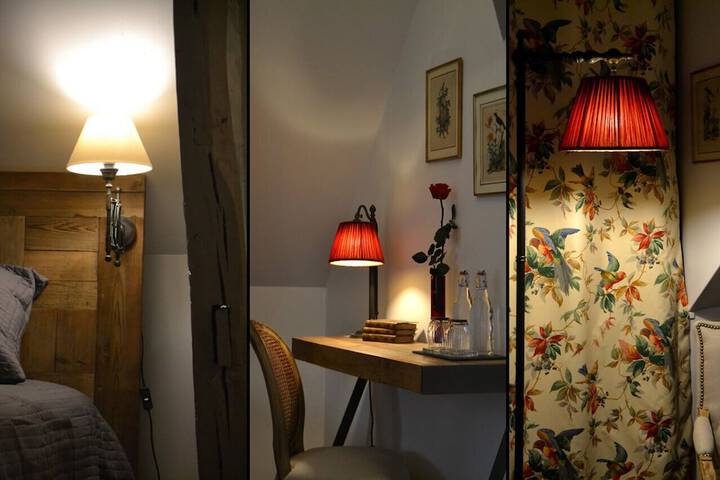 Room 17 of 34