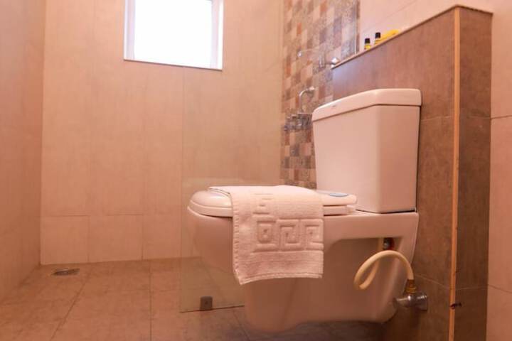 Room 30 of 38