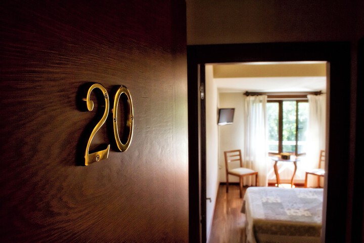 Room 8 of 44