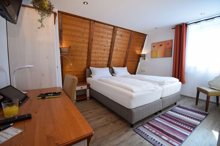 Room 27 of 71