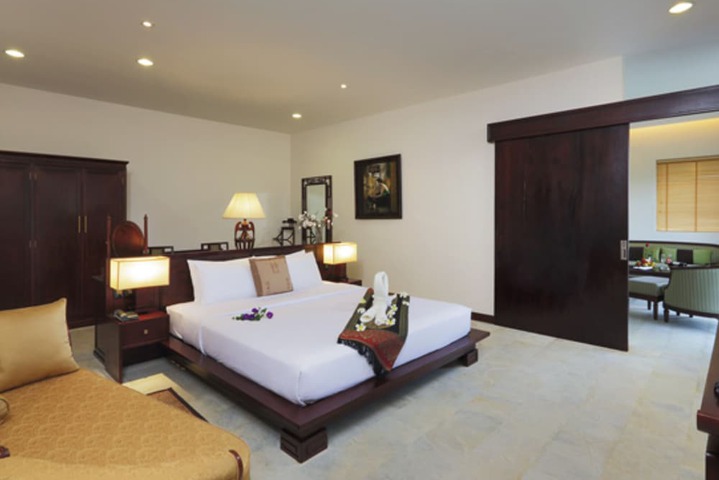 Room 5 of 153