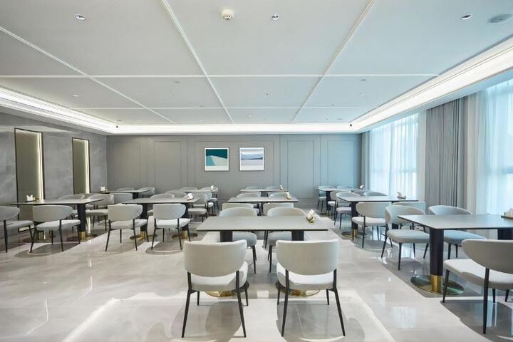 Baiyu Eiffel Hotel (Tianshui City Government Central Plaza)