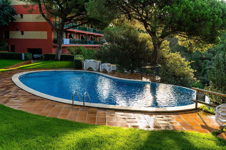 Hotel with Pool