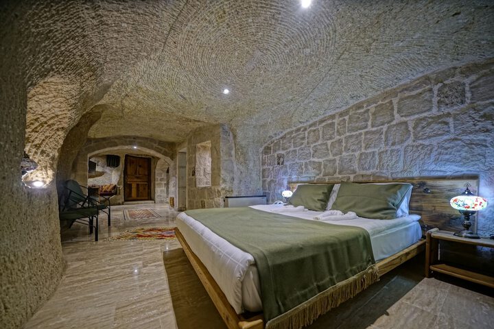 Room 16 of 90