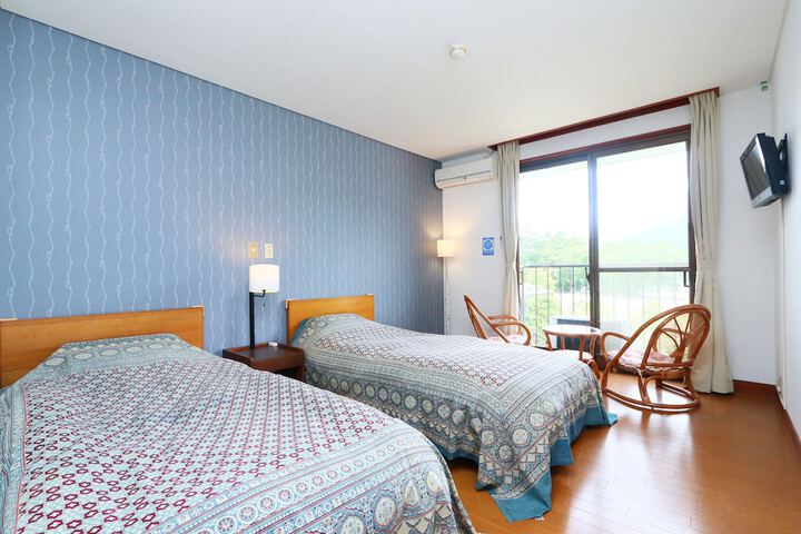 Room 2 of 7